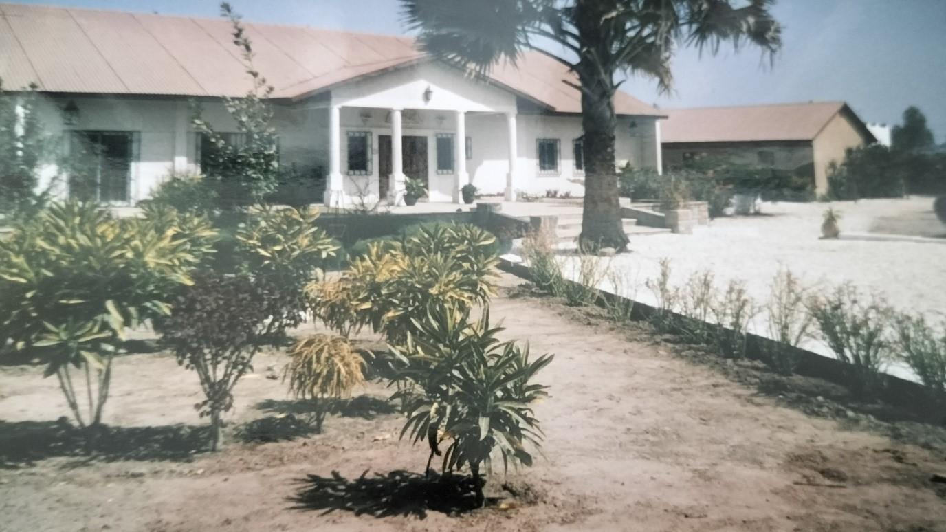 Expansive 3080 m2 Compound