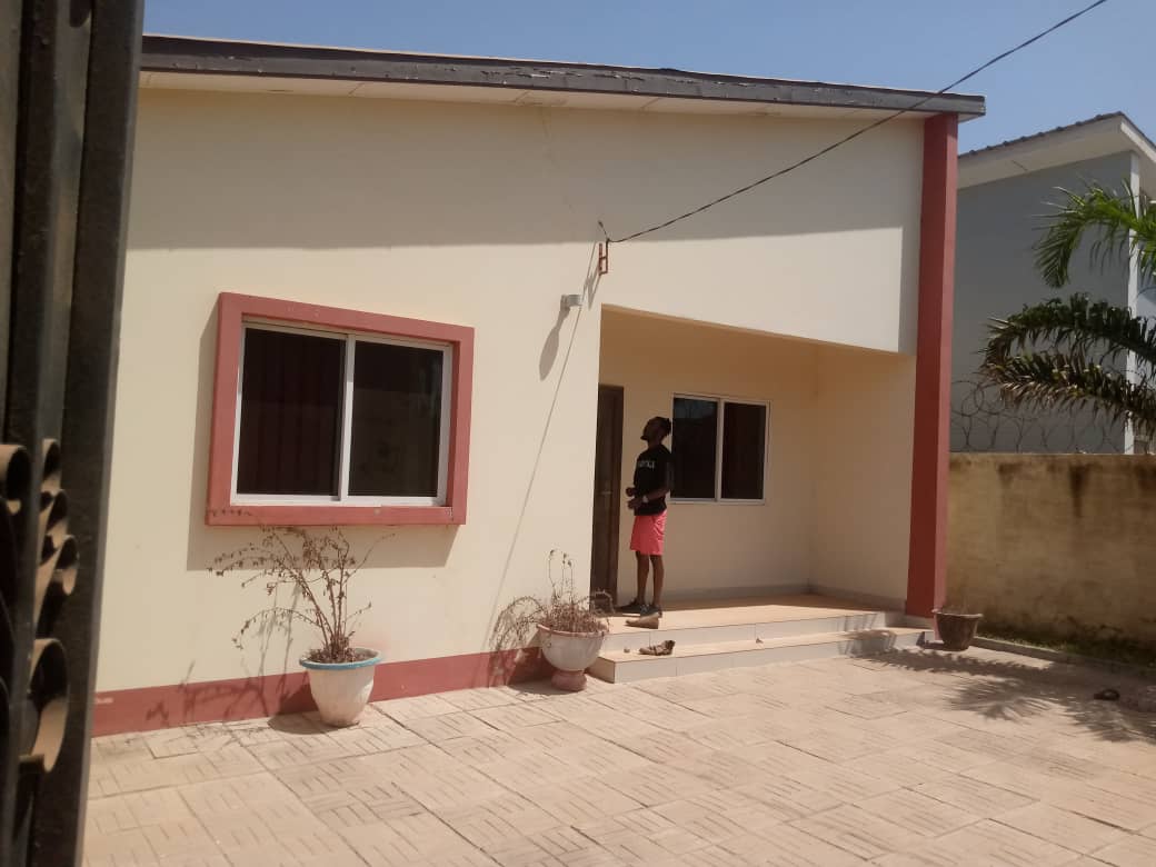 Three bedrooms furnished house at brufut garden for sale D5.5million