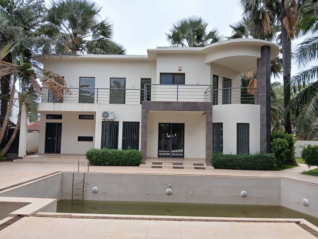 Luxury 4-Bedroom Villa for Sale in Kololi â Prime Location!