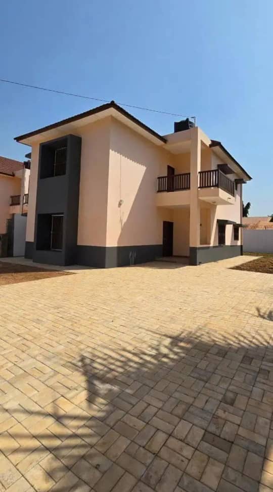 THREE BEDROOMS HOUSE FOR SALE AT SUKUTA AROUND THE GREEN HOUSE NEAR OIC ROAD