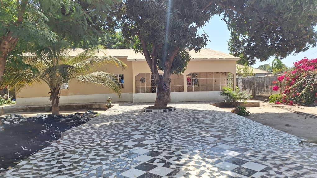 Spacious 4-Bedroom House on 800 m2 plot