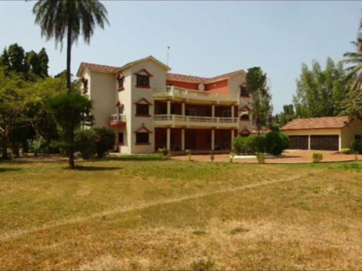 Exclusive Estate: Diplomatic Compound or Corporate Retreat for Rent